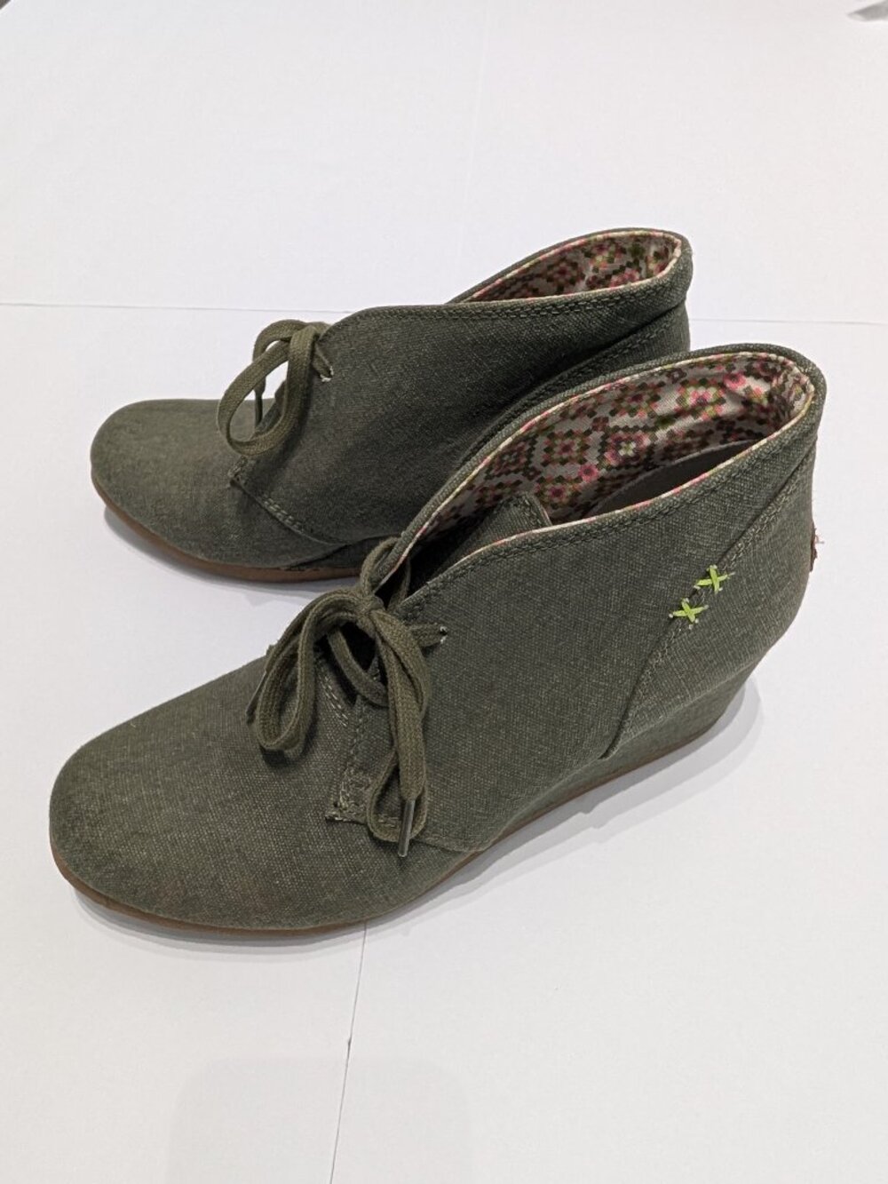 Mad Love Olive Green Canvas Lace Up Wedge Ankle Bootie, Size 11